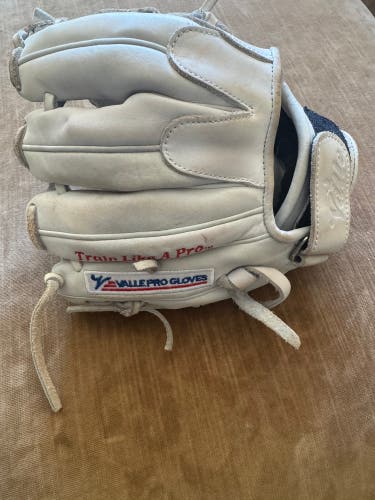 Valle weighted RH Infield training Glove (Used)