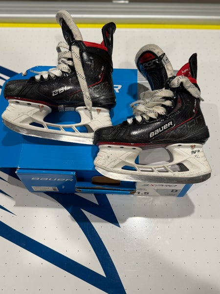 Bauer Vapor 3X Pro Hockey Skates Regular Width Size 1.5 (Used)