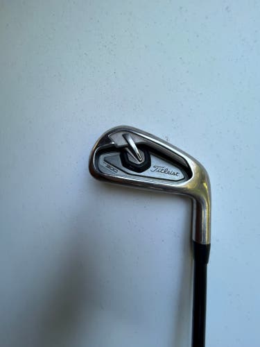 Titleist T300 7 Iron Right Handed Regular Flex Graphite Shaft (Used)