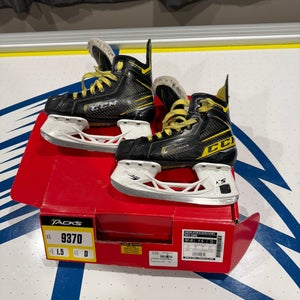 CCM Super Tacks 9370 Hockey Skates Regular Width Size 1.5 (Used)