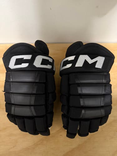 Used ccm hg97 size 14 gloves black