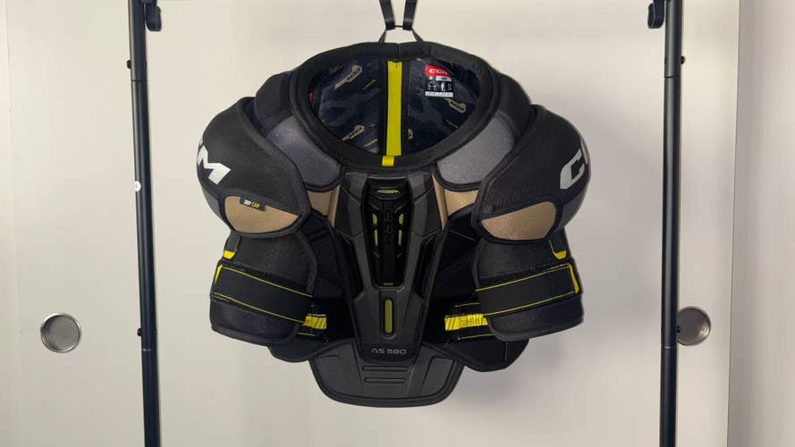 Men's Large Senior CCM AS580 Shoulder Pads (Used)