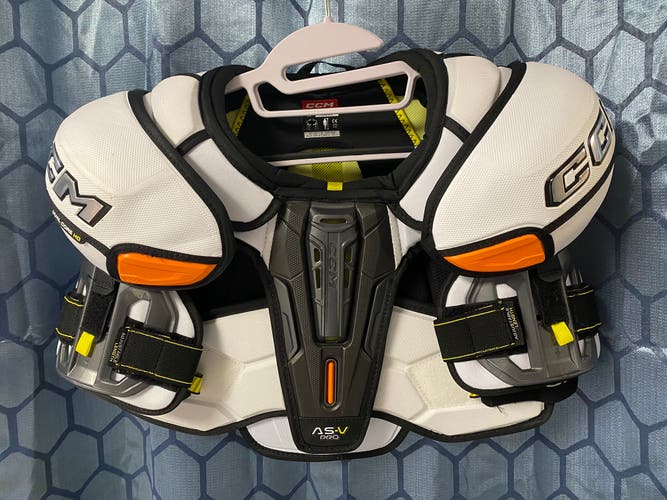 Pro Stock CCM AS-V Pro Shoulder Pads, Size Medium-Senior