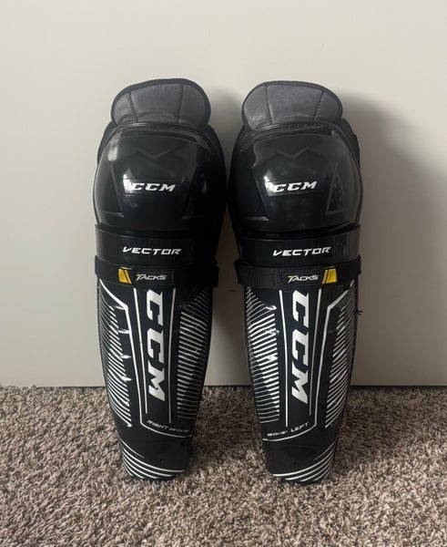Senior CCM Vector 15" Shin Pads (Used)