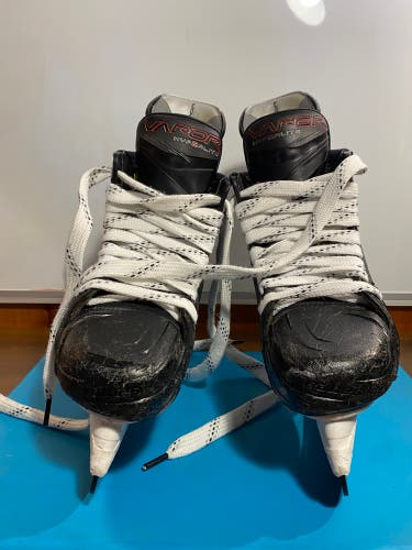 2024 Bauer Vapor Hyperlite 2 Hockey Skates  Size 4 (Used)