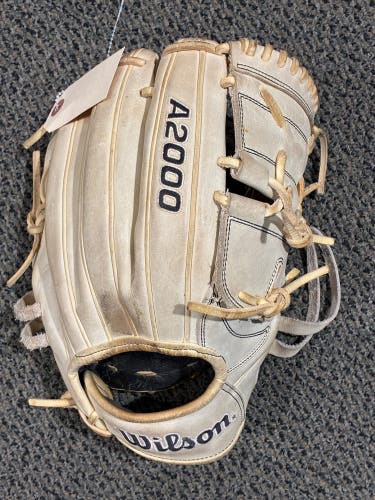 Wilson A2000 B2 RH Baseball Glove 12" (Used)