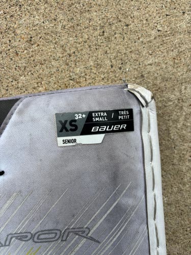 XS  2024 Bauer Vapor X5 Pro Goalie Leg Pads  (Used)