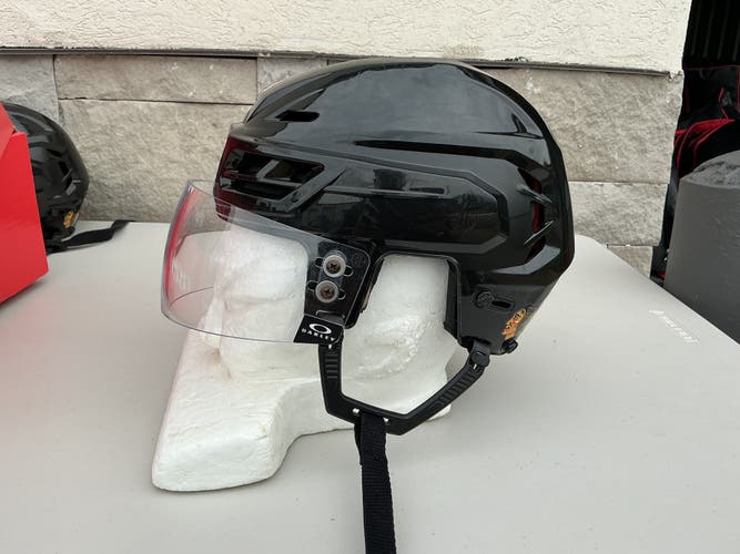CCM Tacks 710 Pro Stock Hockey Helmet Visor Combo Medium Black 719393