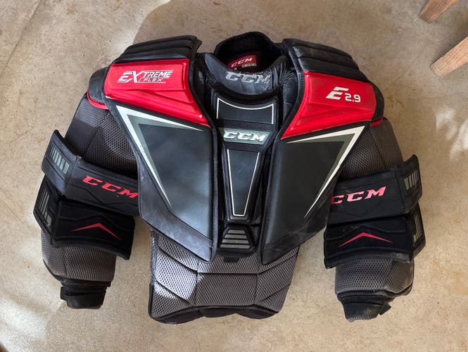 Small CCM Extreme Flex Shield E2.9 Goalie Chest Protector (Used)