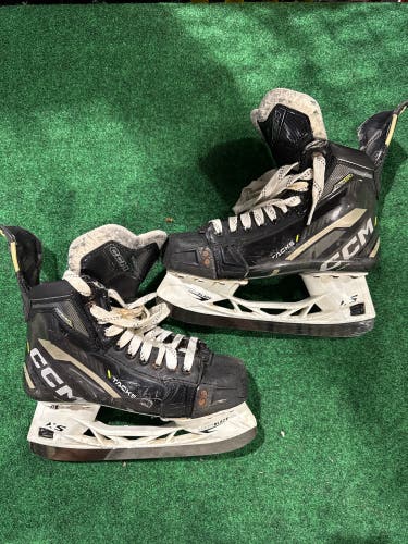 Intermediate CCM Tacks AS580 Hockey Skates (Regular) Size 6 (Used)