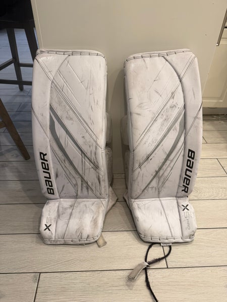White 30" Intermediate Bauer Vapor X5 Pro Goalie Leg Pads (Used)