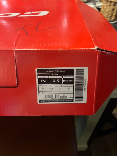 CCM JetSpeed FT6 Hockey Skates Regular Width Size 6.5 (New)