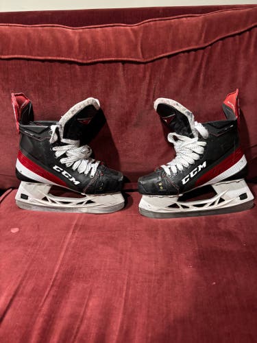 2023 CCM JetSpeed FT4 Hockey Skates Regular Width 6 (Used)