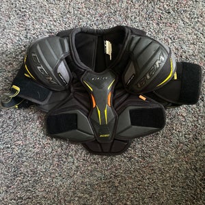 Junior Large CCM Tacks 9080 Shoulder Pads (Used)