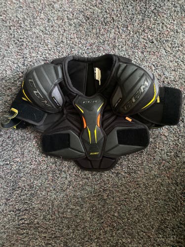 Junior Large CCM Tacks 9080 Shoulder Pads (Used)