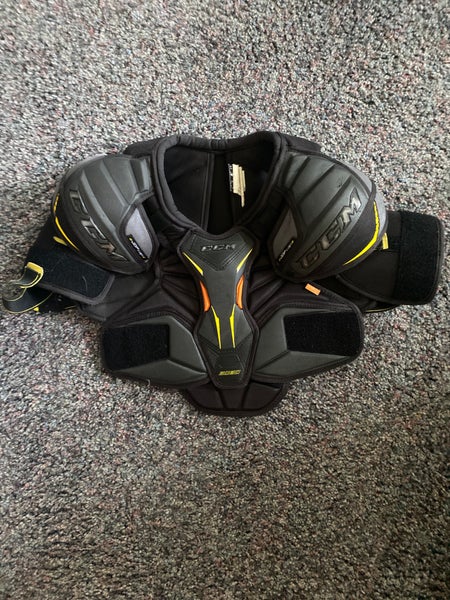 Junior Large CCM Tacks 9080 Shoulder Pads (Used)