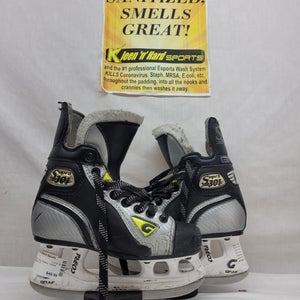 Graf Supra 301 Hockey Skates Size 2.5 (Used)
