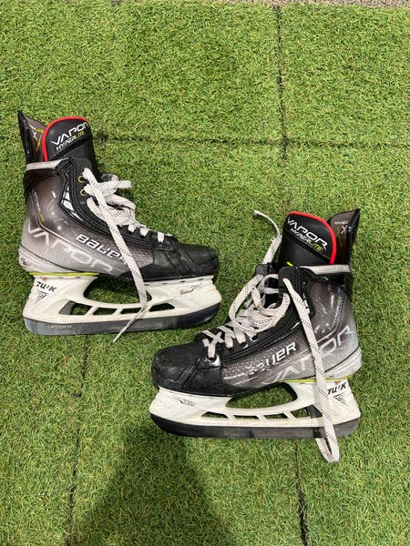 Senior Bauer Vapor Hyperlite Hockey Skates 7.0 - Fit 2 (Used 