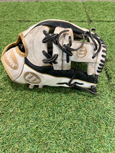 Wilson A2000 RH Infield Baseball Glove 12" (Used)