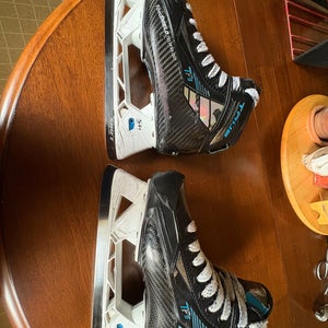 True TF9 Hockey Goalie Skates Regular Width  Size 6 (Used)
