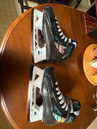 True TF9 Hockey Goalie Skates Regular Width Size 6 (Used)