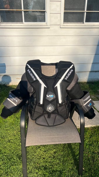 Medium 2020 Vaughn V9 Pro Carbon Goalie Chest Protector Pro Stock (Used)
