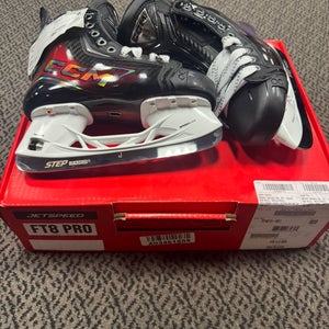 CCM Jetspeed FT8 Pro Size 4.5 Regular Width (With XS Reload Release) Skate