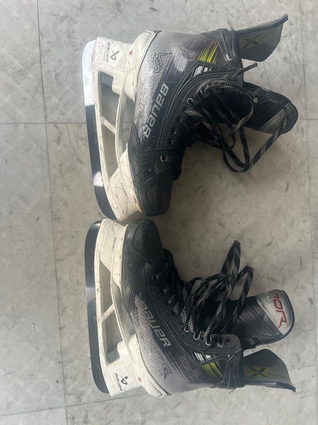 Bauer Vapor Hyperlite 2 Hockey Skates Wide Width  6.5 (Used)