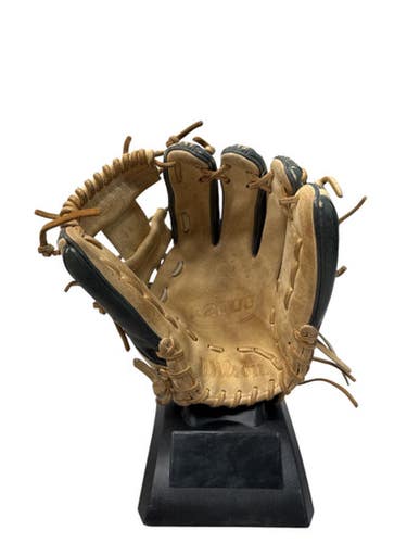 Used Wilson 1786 BB/SB Glove RH Throw Black And Tan 11 1/2" 11835-S000197469