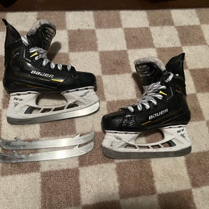 Bauer Supreme M5 Pro Hockey Skates Regular Width Size 1.5 (Used) extra steel