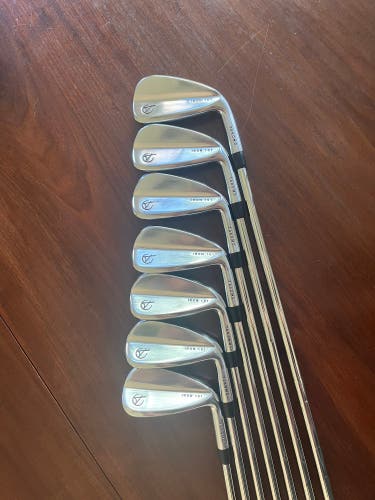 Men's 2025 101 Right Handed Iron Set Regular Flex Steel Shaft (Used)