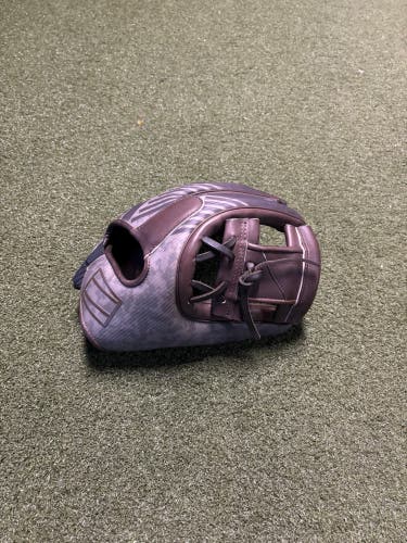 Rawlings RH Infield REV1X Baseball Glove 11.75" (Used)