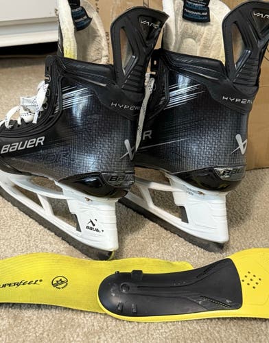 2024 Bauer Vapor Hyperlite 2 Hockey Skates Regular Width Pro Stock (Used)