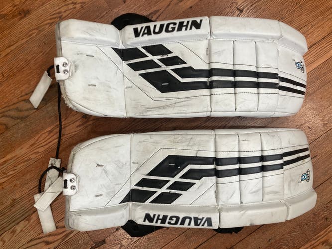 26" Vaughn Velocity VE8 Goalie Leg Pads (Used)
