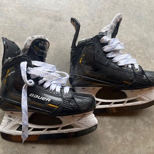 Bauer Supreme M5 Pro Hockey Skates Regular Width Size 4.5 (Used)