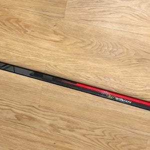 Senior Bauer Vapor Hyperlite 2 Right Handed Hockey Stick P28 (Used)
