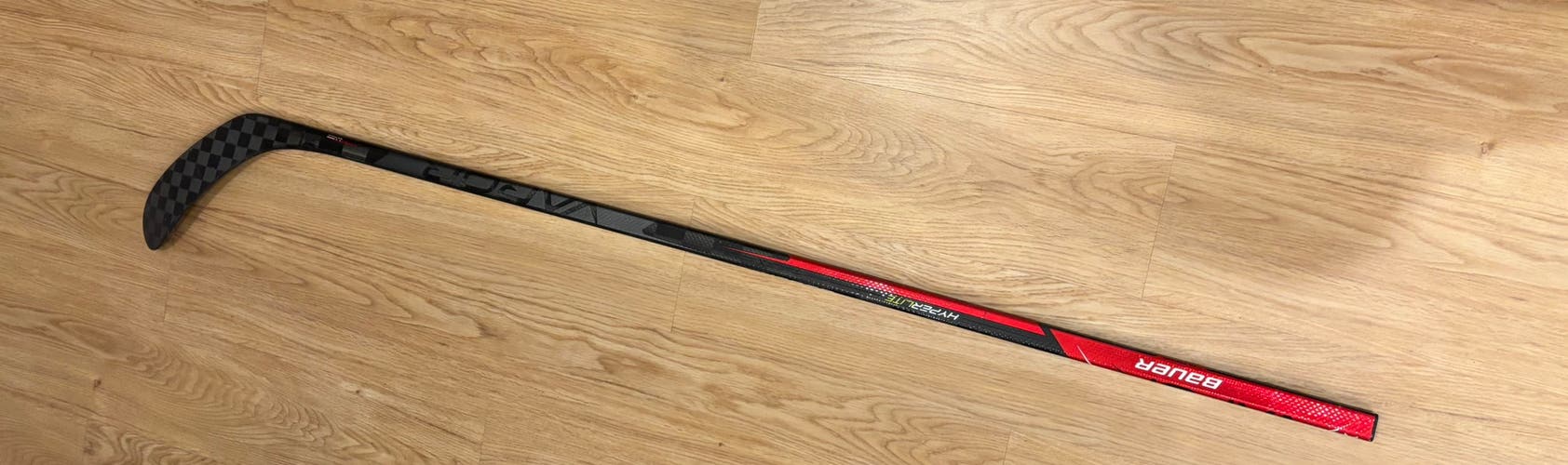 Senior Bauer Vapor Hyperlite 2 Right Handed Hockey Stick P28 (Used)