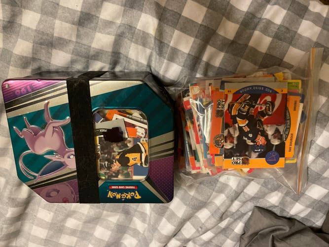 A lot of hockey cards