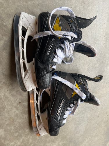 Bauer Supreme 3S Hockey Skates Regular Width Size 4 (Used)
