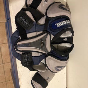 Men's Senior Medium Easton Synergy Shoulder Pads  (Used)