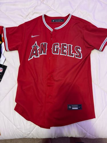 Red Medium Boys Nike Jersey (Used)