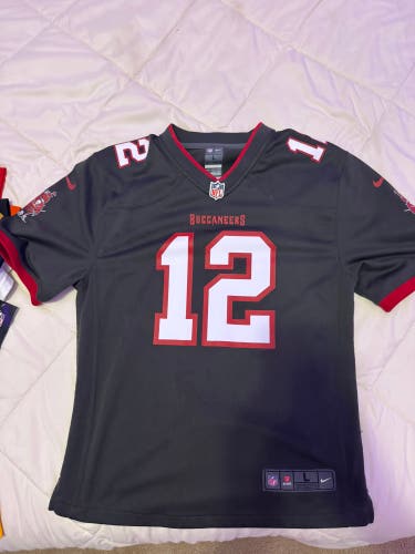Red Large Boys Nike Jersey (Used)