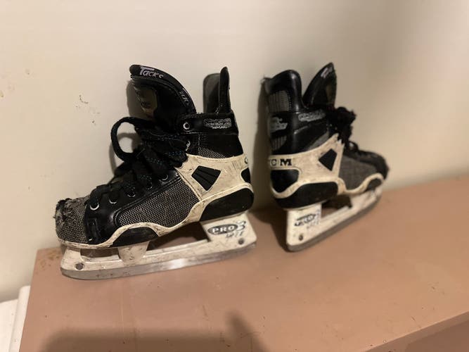 CCM Tacks 952 Hockey Skates Regular Width   5 (Used)