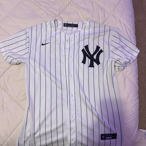 White Large Boys Nike Jersey (Used)