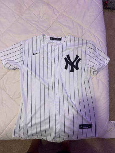 White Large Boys Nike Jersey (Used)