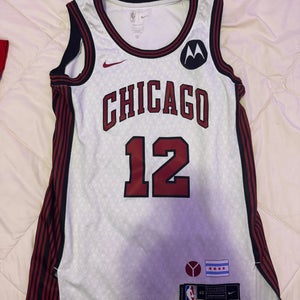 White Large Boys Nike Jersey (Used)