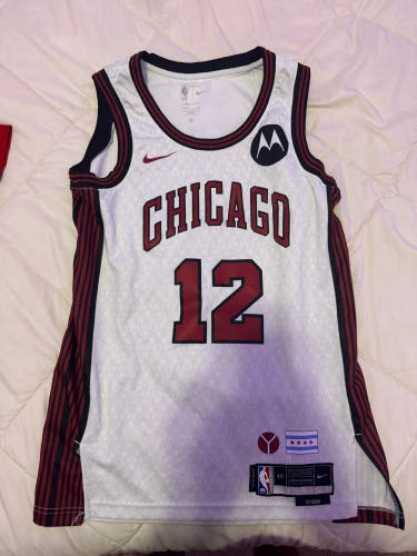 White Large Boys Nike Jersey (Used)
