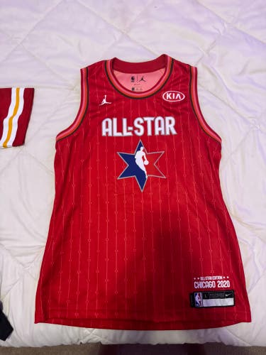 Red Large Boys Nike Jersey (Used)