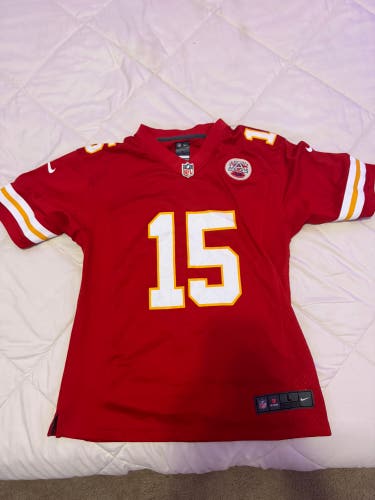 Red Large Boys Nike Jersey (Used)