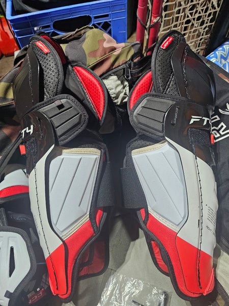Senior CCM JetSpeed FT4 15" Shin Pads (Used)